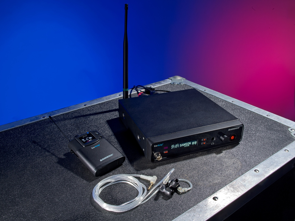 EarEamp System On top Of road Case